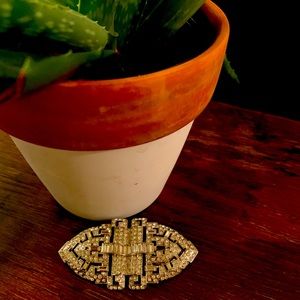 Vintage style brooch